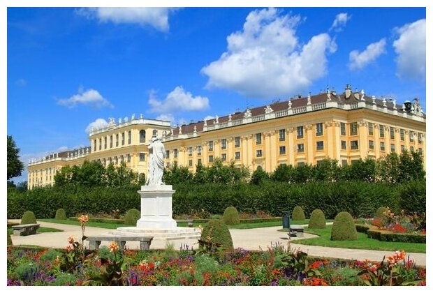 Постер на холсте Скульптура в саду (Sculpture in the garden) 45см. x 30см.