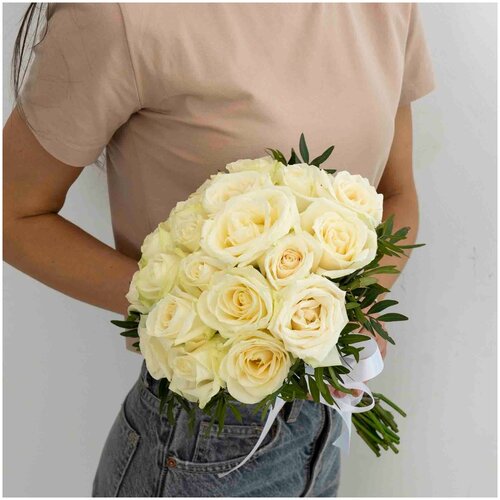 Букет невесты из белых роз 21 шт. / Цветы живые букет свадебный / Лэтуаль Flowers