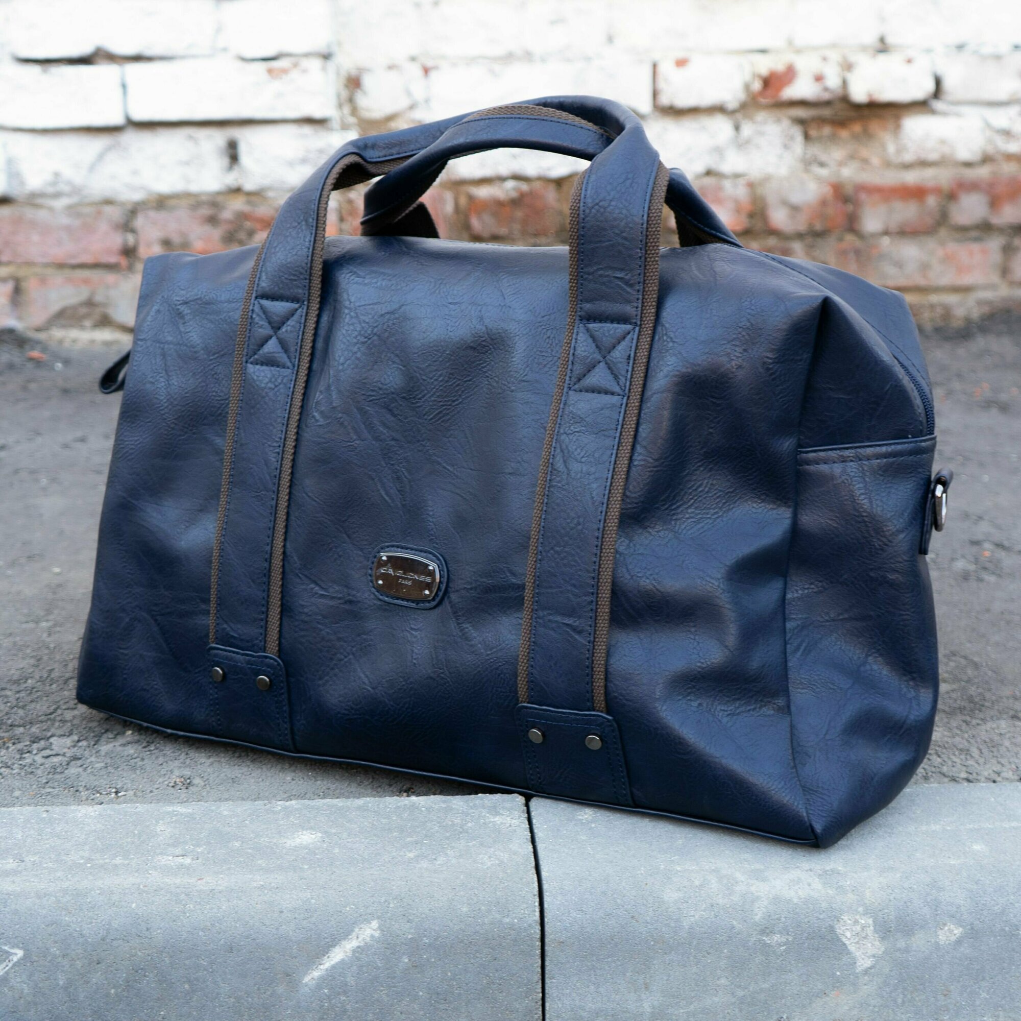 фото Дорожная сумка-саквояж, ручная кладь David Jones Duffle bag, экокожа, графитовая 25Л