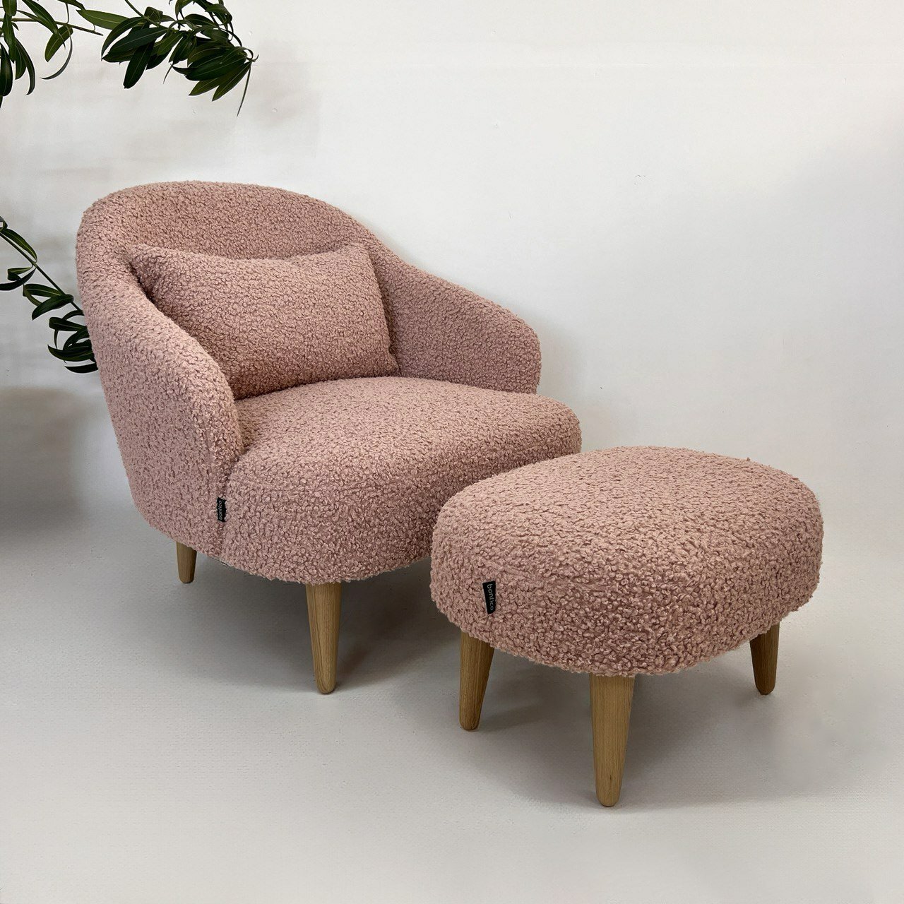 Комплект кресло "Унно" и пуф розовый барашек