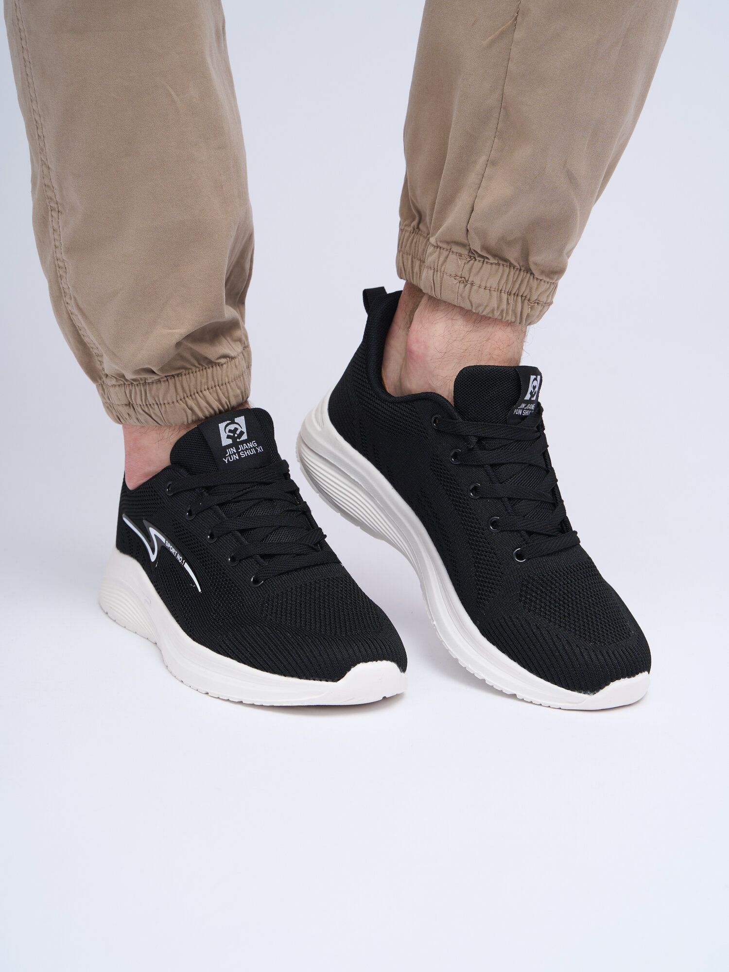 Кроссовки totuus