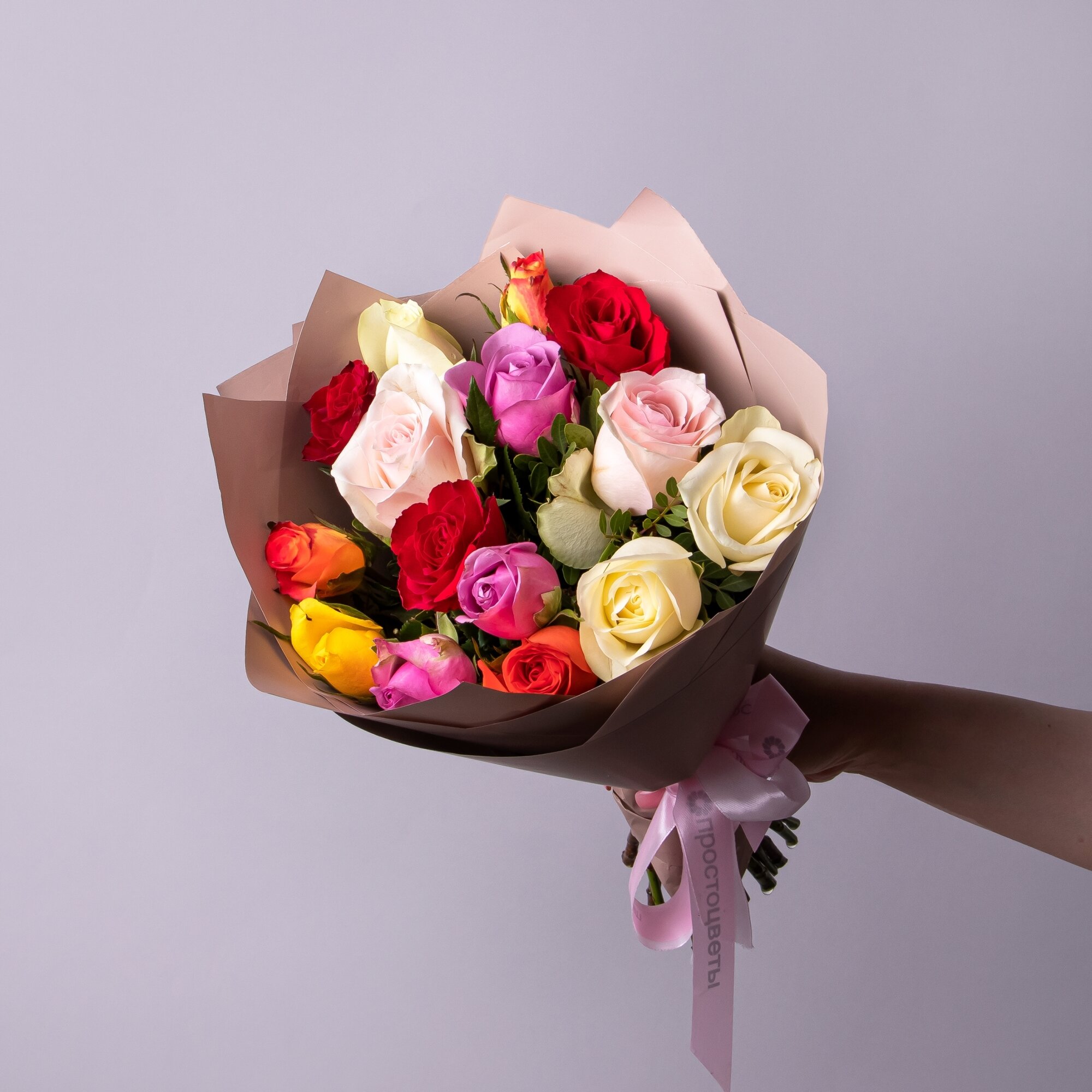 Букет Розы промо с фисташкой, разноцветные, 15 стеблей