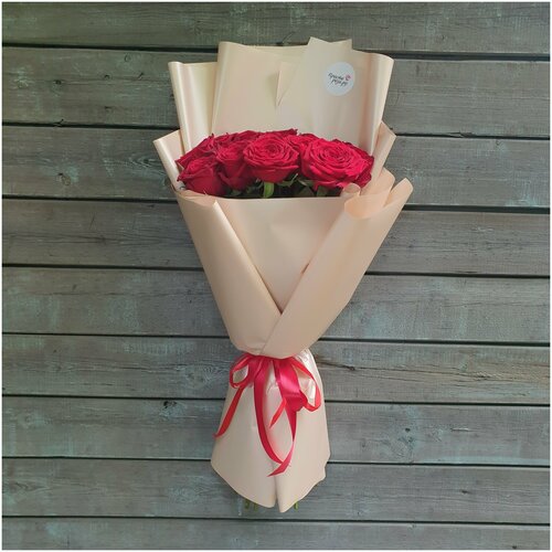 Розы Премиум 15 шт красные 49 см в кремовой упаковке - Просто роза ру