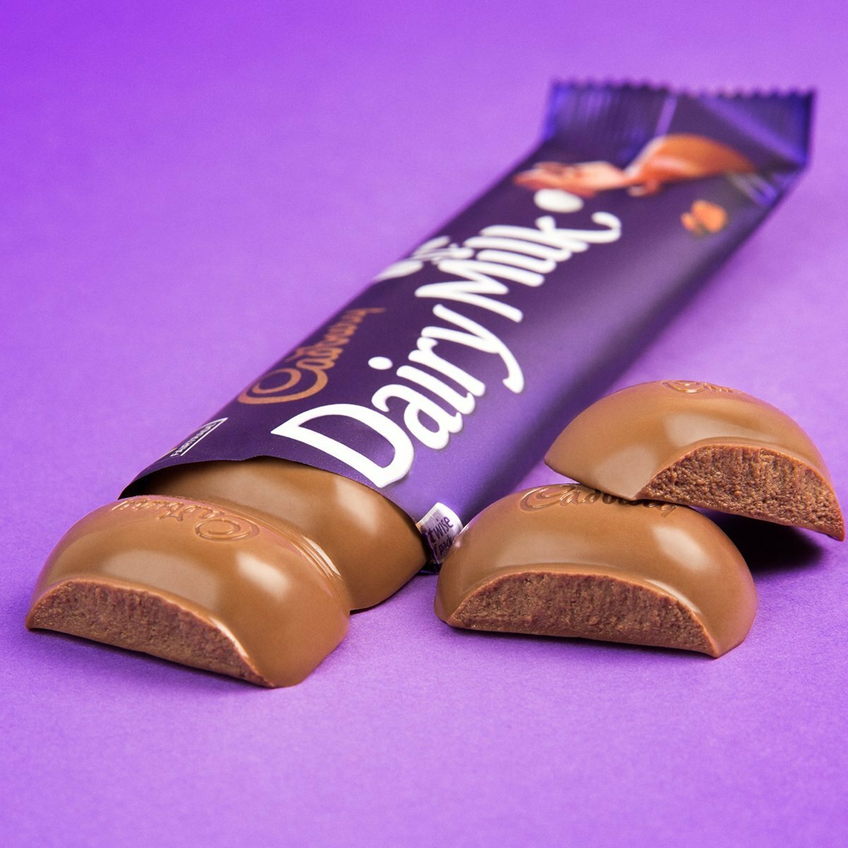 Шоколадный батончик Cadbury "Dairy Milk" молочный 45 г