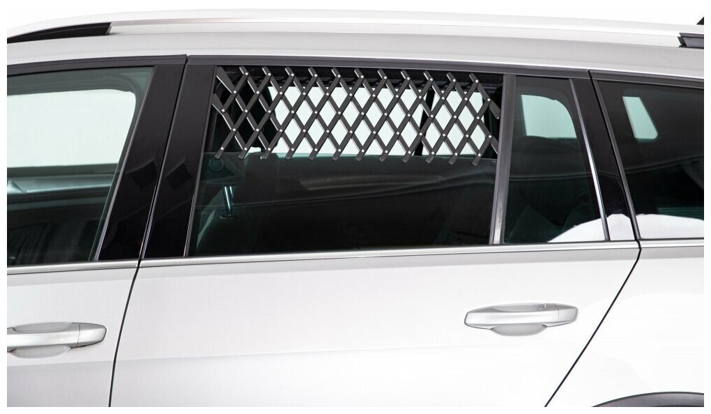 Решётка вентиляционная на окно машины для собак Trixie, 30–110 см, чёрная
