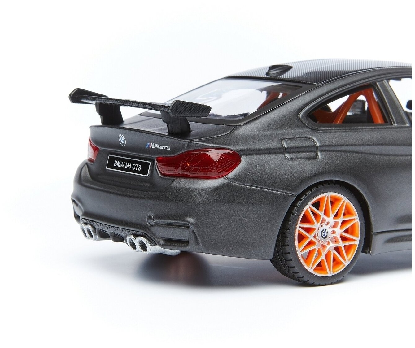 Машинка Maisto 1:24 BMW M4 GTS, черная с оранжевыми дисками - фото №15