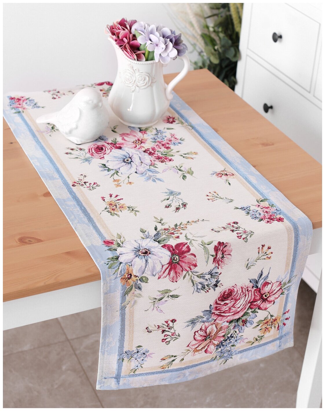 фото Дорожка для стола Le Gobelin Ванильное небо 45х140 см