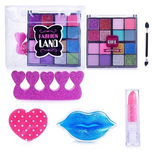Набор детской декоративной косметики (тени, блеск для губ,набор для маникюра в стильной косметичке),