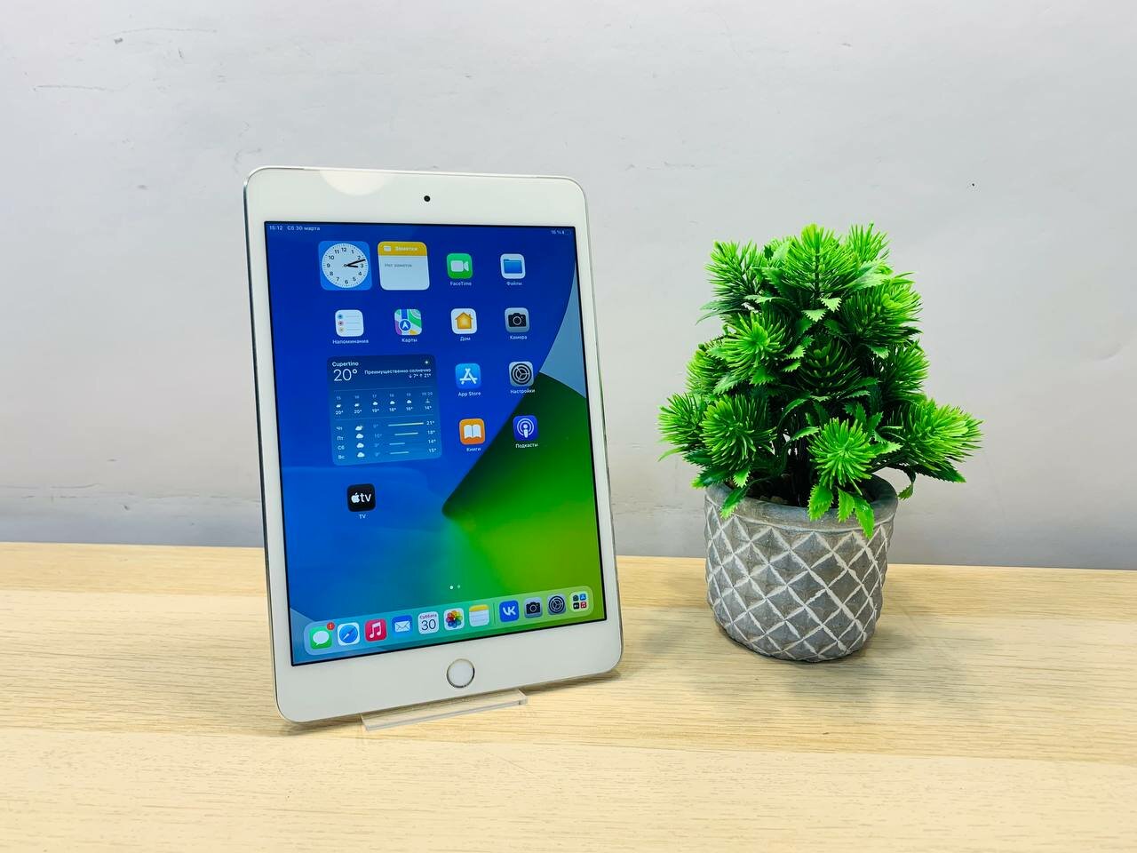 Планшет Apple iPad Mini 4 16 ГБ белый DLXQM0HAGHMH