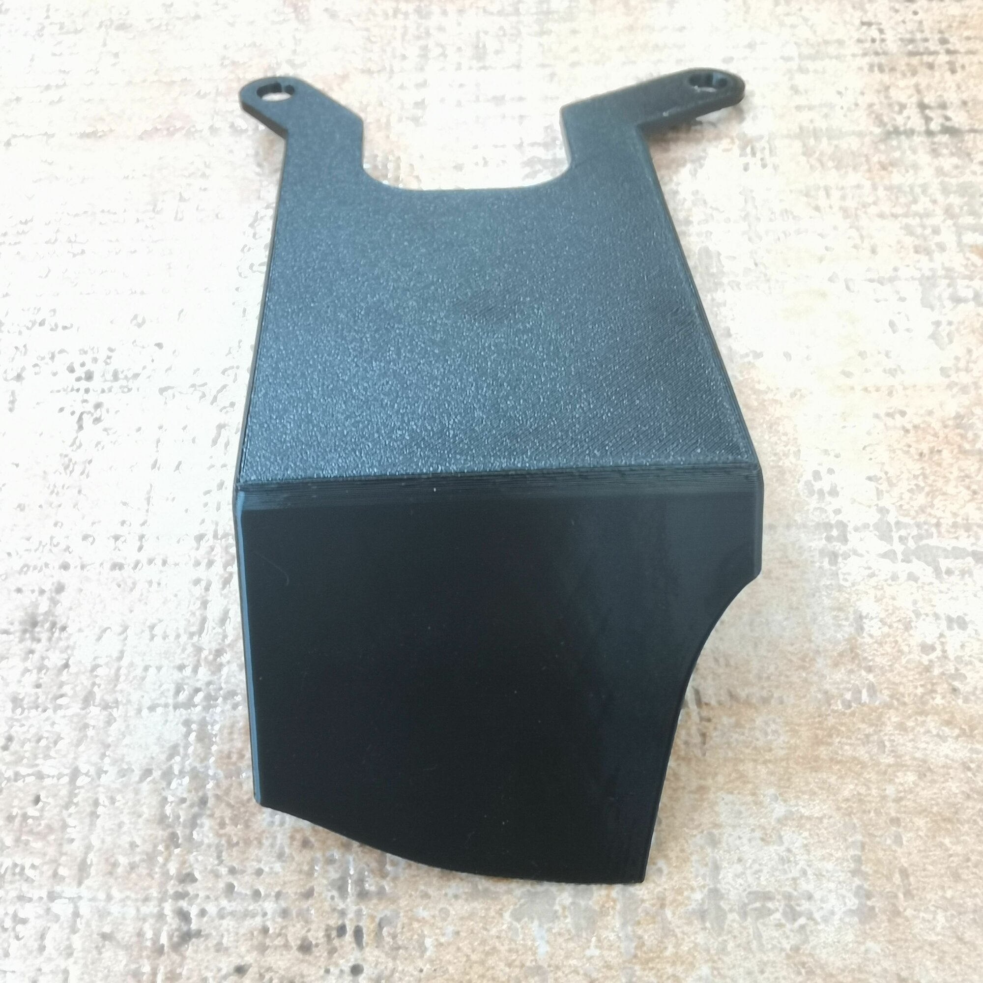 Адаптер переднего номерного знака для Jaecoo J8, черного цвета — фото 1