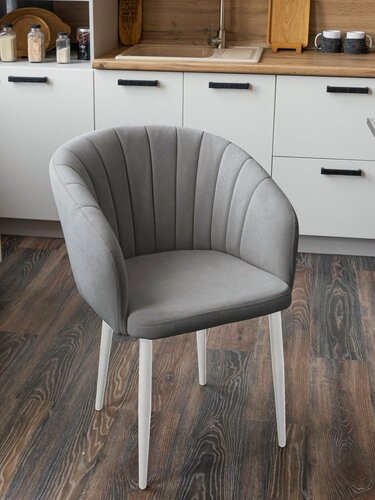 Изображение товара Мягкий стул "Верона" для гостиной и спальни с подлокотниками, 1 шт, цвет серый с белыми ножками "Ваш Стул"