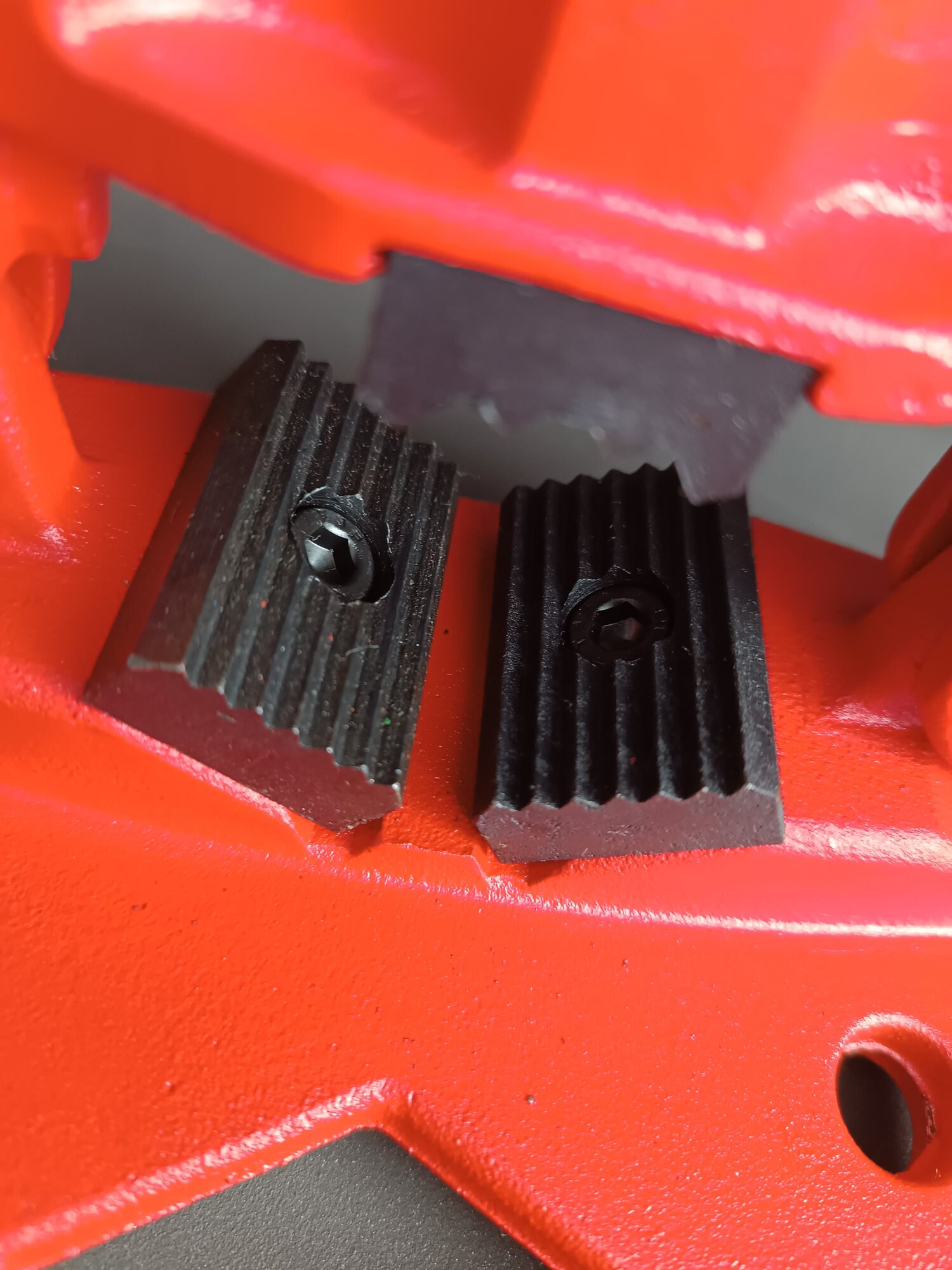 Тиски трубные VOLL до 2" — фото 1