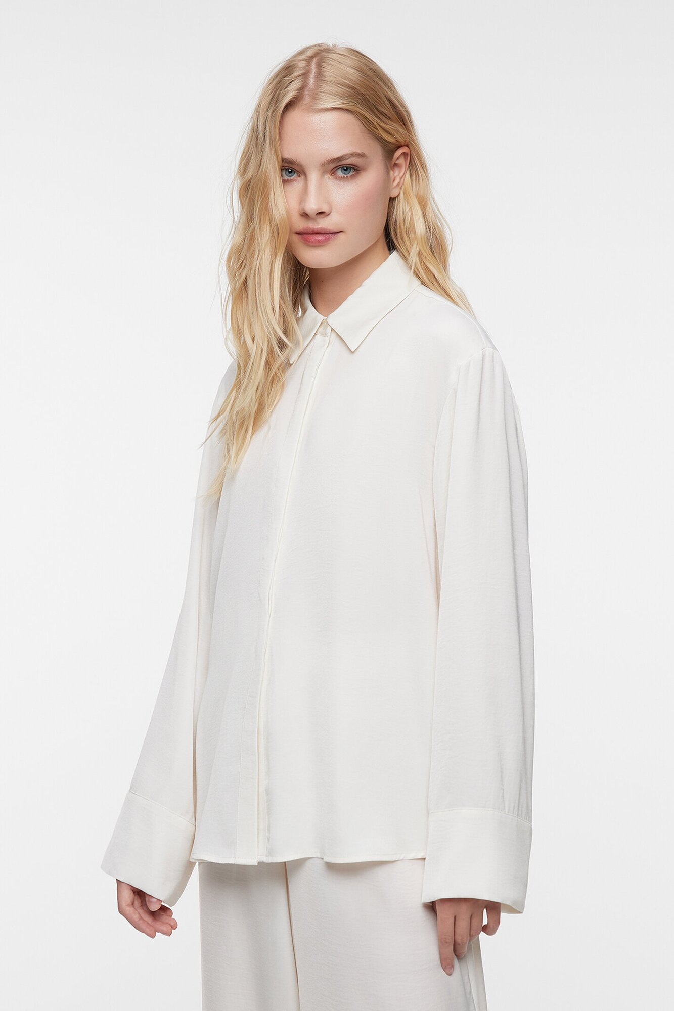 Рубашка oversize домашняя женская Befree Блузка-рубашка oversize домашняя с длинными рукавами 2326425001-60-XS молочный размер XS - фотография № 2