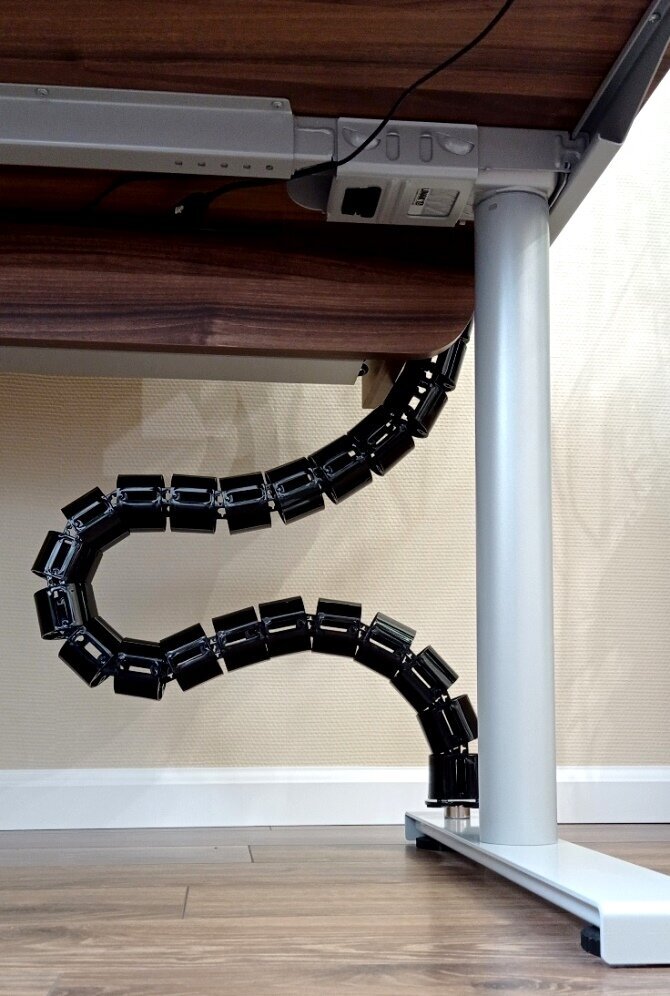 Кабель-канал для столов с электрической регулировкой высоты COLOR DESK EL-1460BL чёрный гибкий пластиковый - фотография № 1