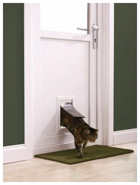 Дверца для собак и кошек PetSafe StayWell Aluminium "S" алюминий белая 13,2 х 20,6 см - фотография № 2