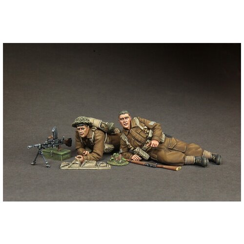 3618SOGA Sergeant and Machine gunner British infantry at rest.