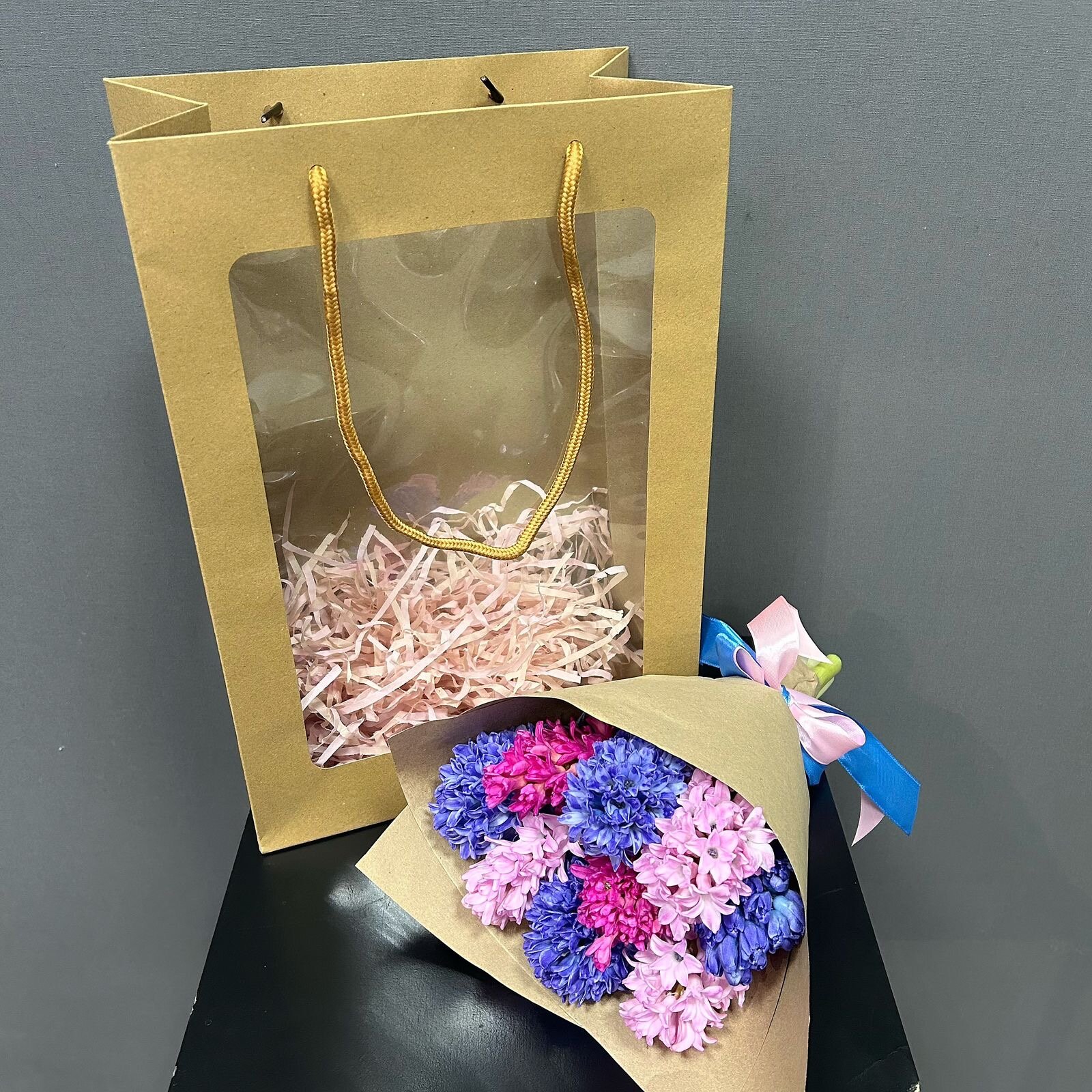 Ароматные гиацинты в подарочном пакете (9шт)