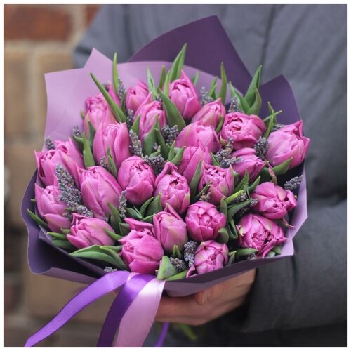 25 пионовидных сиреневых тюльпанов Дабл Прайс с лавандой. Букет 70 Kimbirly Flowers