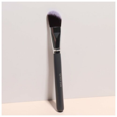 jane iredale кисть для нанесения макияжа white fan brush для румян скульптора бронзера хайлайтера Кисть для макияжа «Brush GRAPHITE», 17,5 см, цвет серый