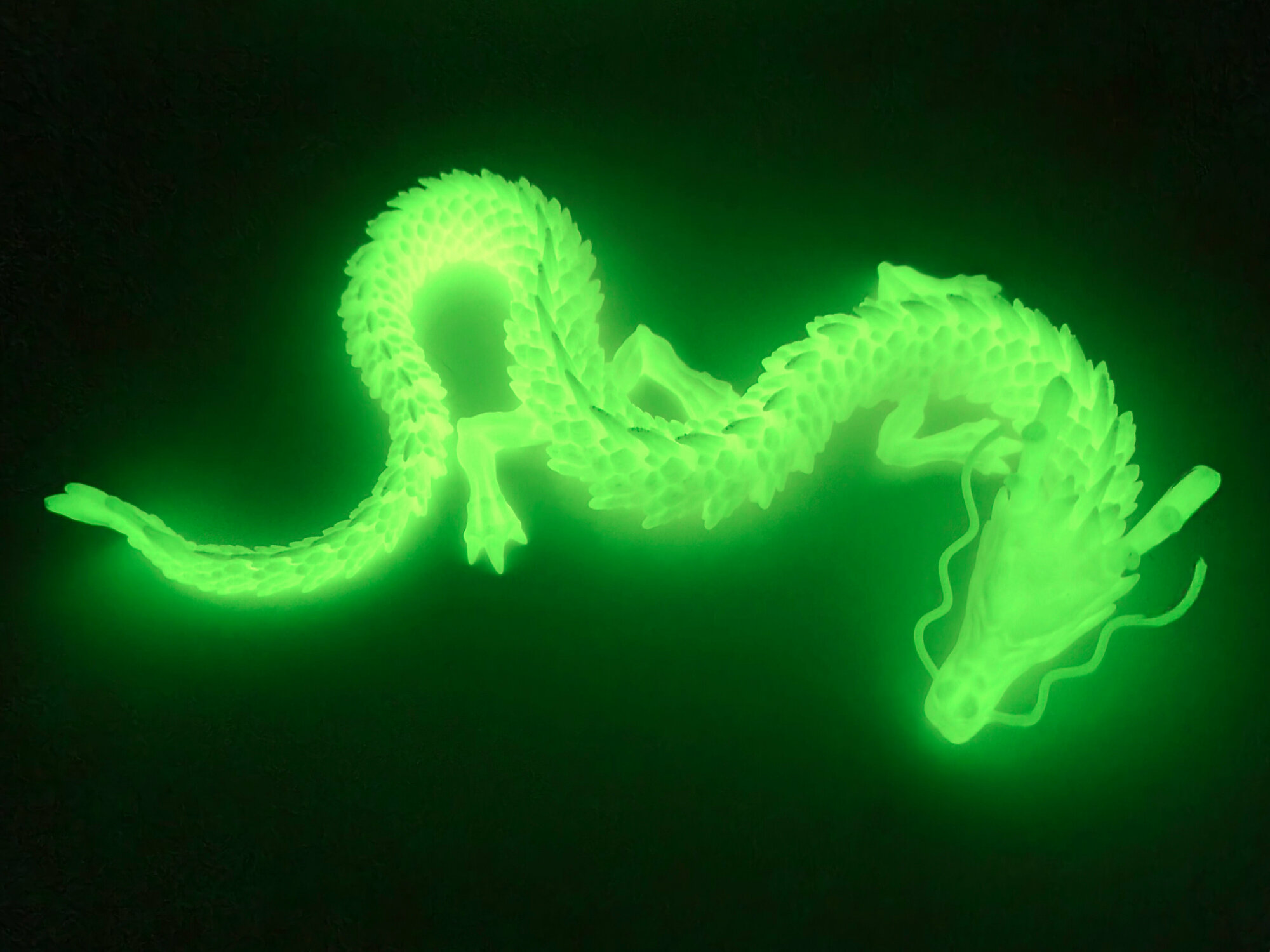 Зеленый, светящийся, гибкий дракон-альбинос 45см