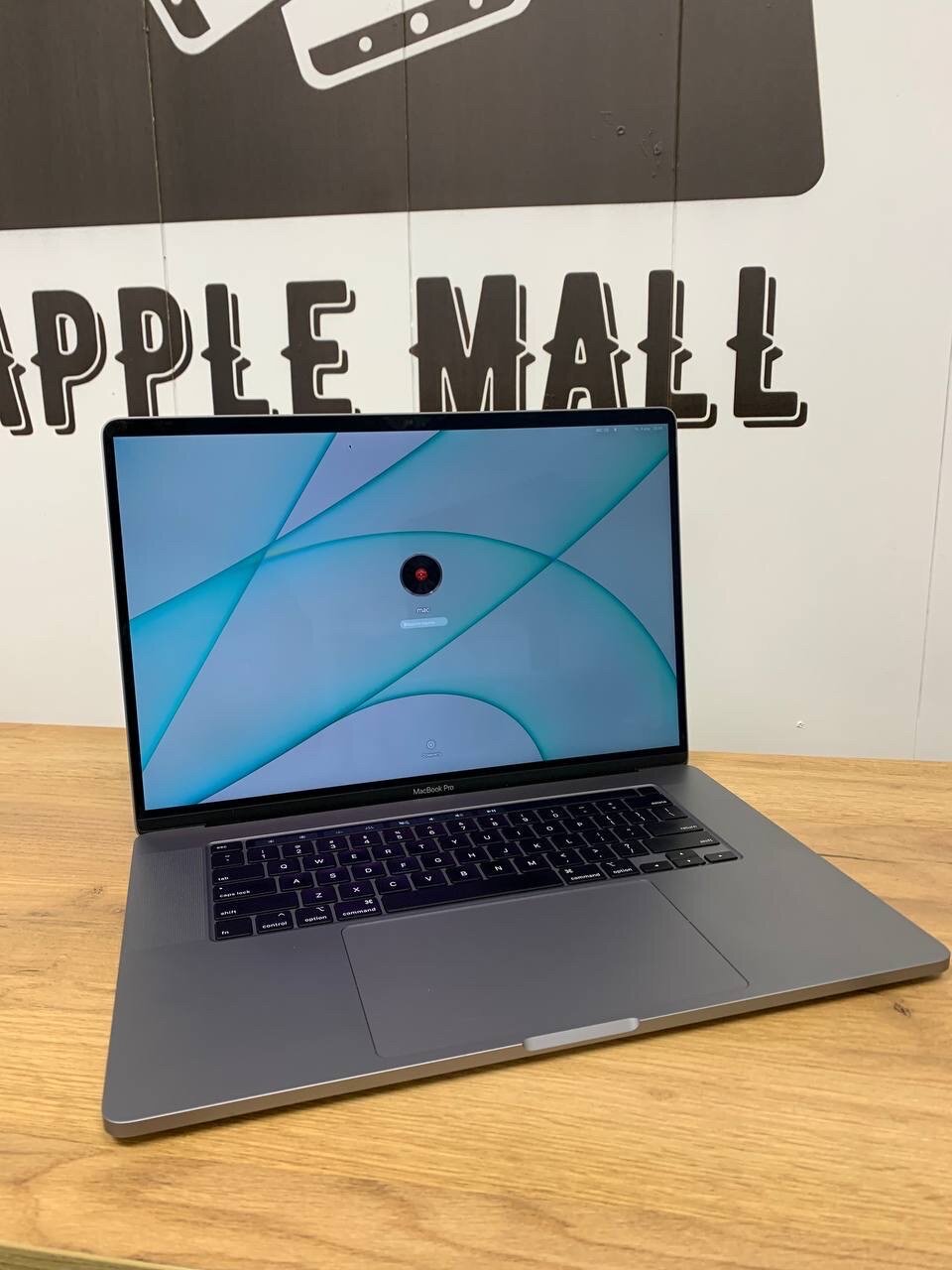 16" Ноутбук Apple MacBook Pro 16 Late 2019 3072x1920, Intel Core i7 2.6 ГГц, RAM 32 ГБ, DDR4, SSD 512 ГБ, Intel UHD Graphics 630 1536 МБ, macOS,