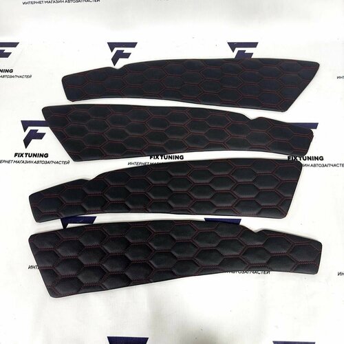 Вставки в дверные карты ВАЗ 2110 2111 2112 красные соты.