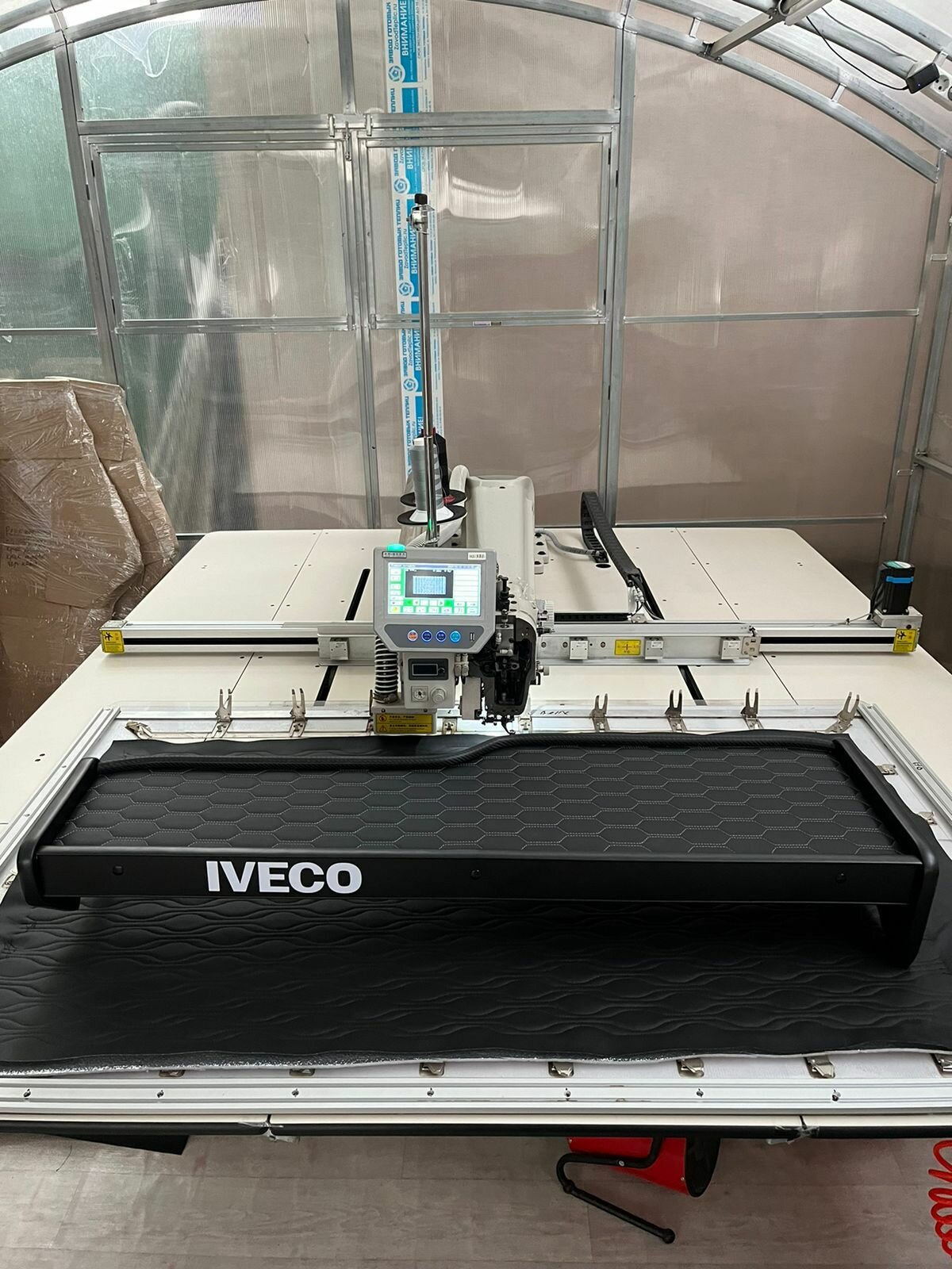 фото Стол-полка на торпеду для грузового автомобиля Iveco Stralis Узкая кабина