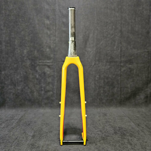 Жесткая карбоновая вилка Format 700С 28 под дисковый тормоз PM 100x12мм конусный шток 190мм оранжевая 15500₽