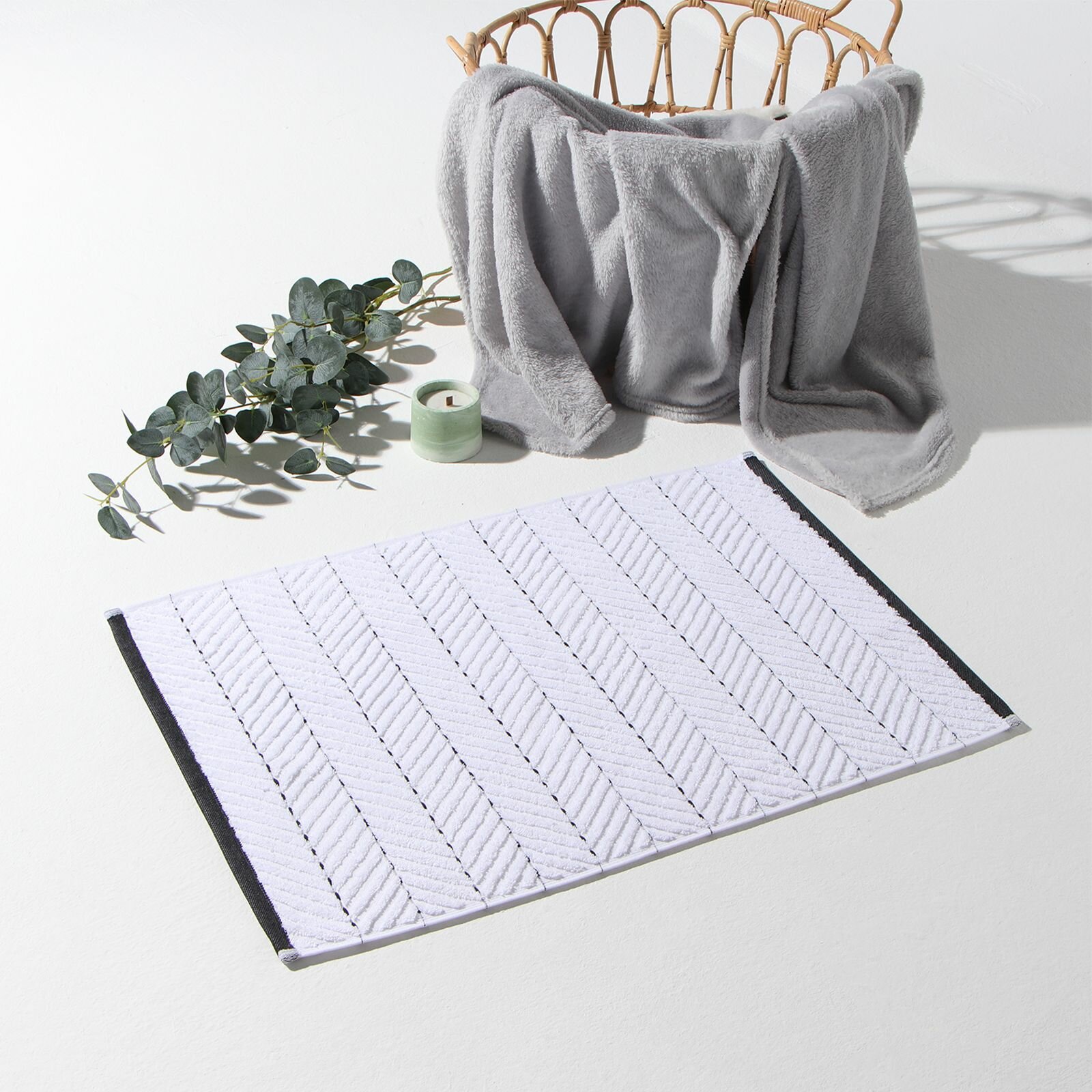 Коврик махровый Этель Lines цв. белый 50х70 см 100% хлопок 750 г/м2