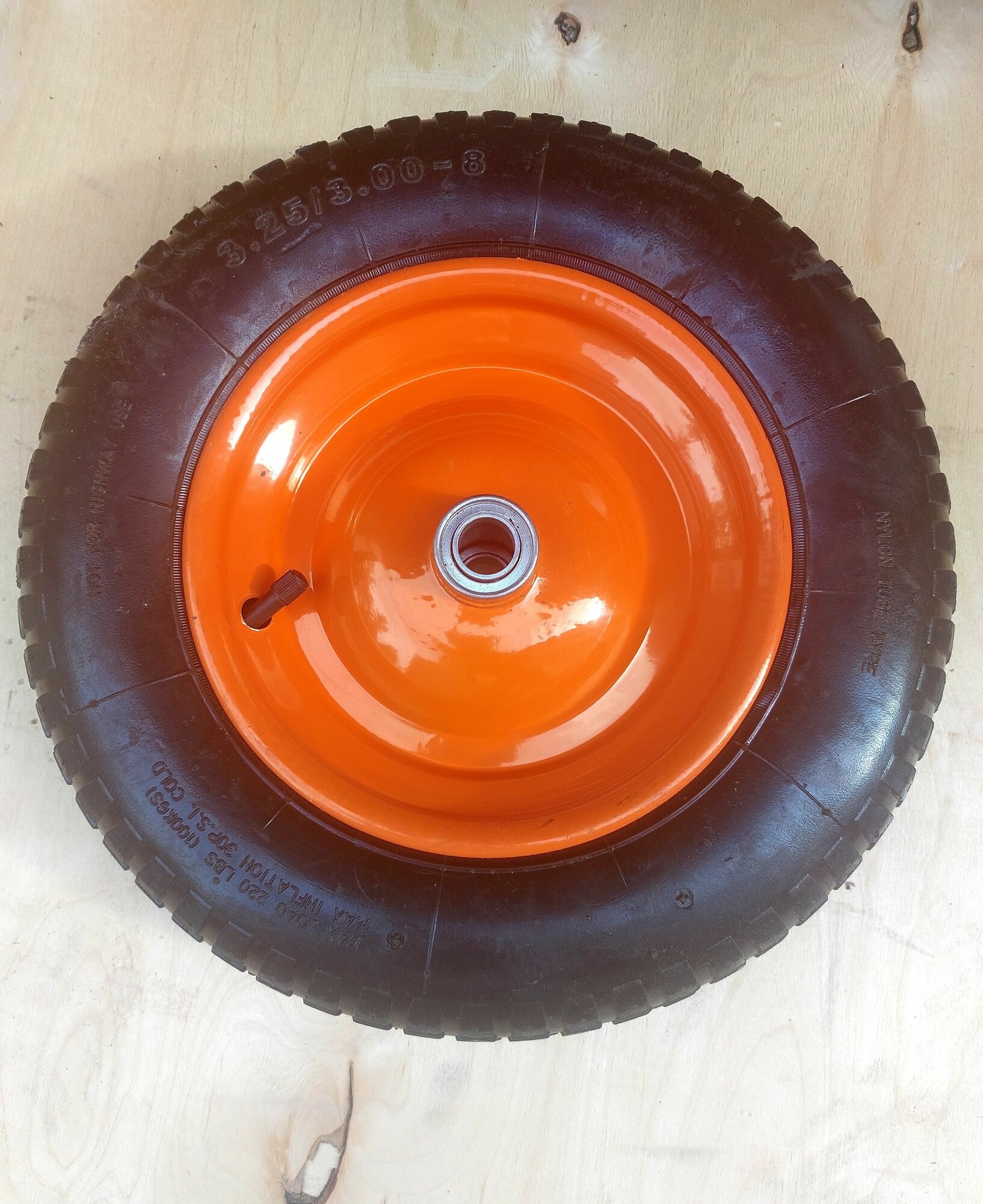 Колесо для двухколесной тачки надувное с камерой 3.25/3.00-8 подшипник 20мм ось 85мм диаметр 360мм