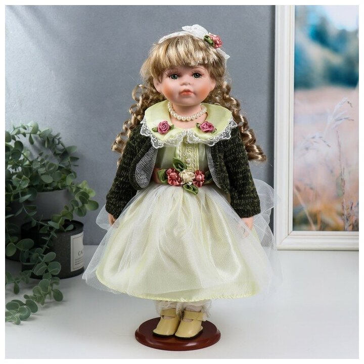Sima-land Кукла коллекционная керамика "Катенька в зеленоватом платье и зелёном кардигане" 40 см