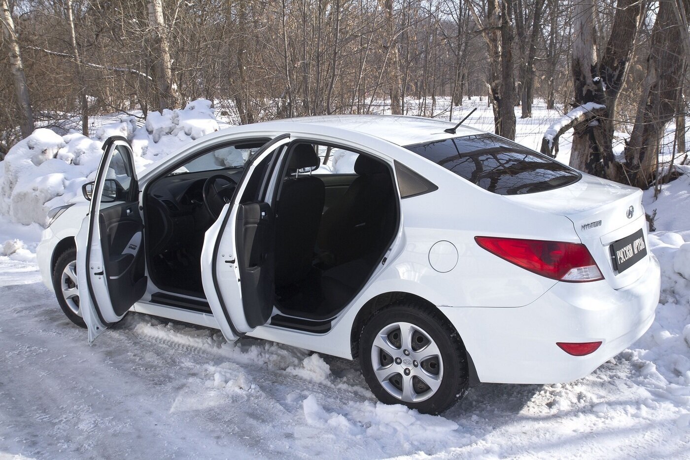 Накладки на внутренние пороги дверей Hyundai Solaris седан 2010-2014 (l дорестайлинг)