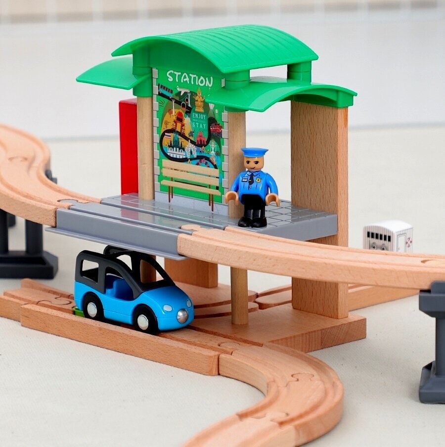 Деревянная железная дорога: Поездной состав туннель станция двухуровневая с лифтом и машинка элемент детской железной дороги