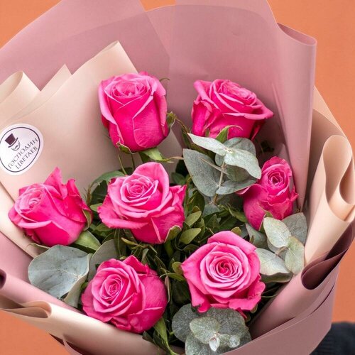 Ароматный дизайнерский букет свежих цветов из 9 розовых роз "Лучезарный Ларри"