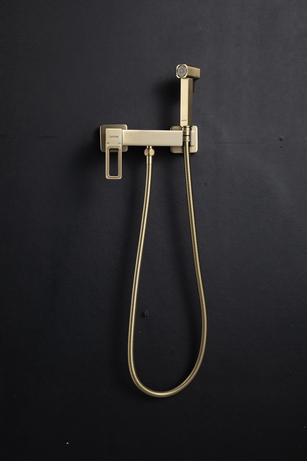 Смеситель с гигиеническим душем Gappo G2017-3 латунь, золотой сатин