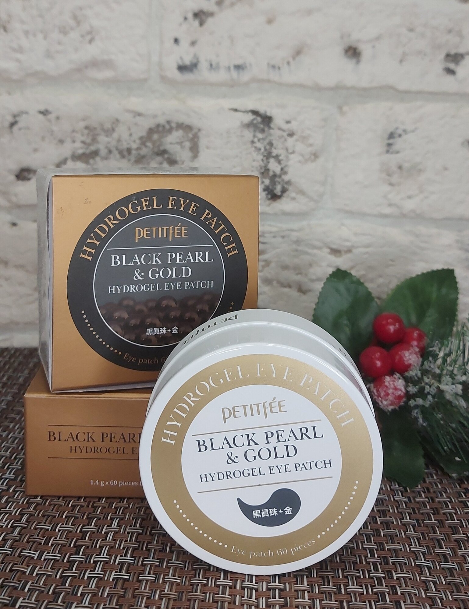 Гидрогелевые патчи для глаз с золотом и жемчужной пудрой Petitfee Black Pearl & Gold Hydrogel Eye Patch, 60 шт.