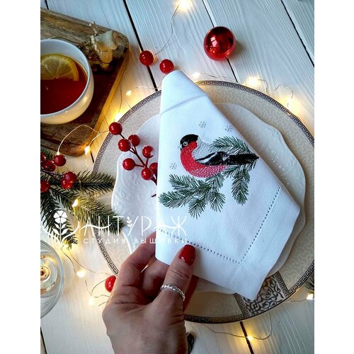 Новогодний сувенир Белая салфетка с вышивкой Новогодний Снегирь и мережкой 43*43см от ANTURAG-VISHIVKA