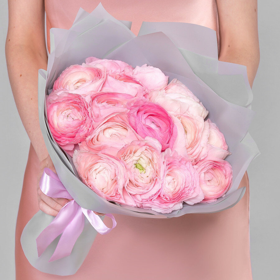 Букет Мегацвет24 15 Розовых Ранункулюсов дизайнерская упаковка