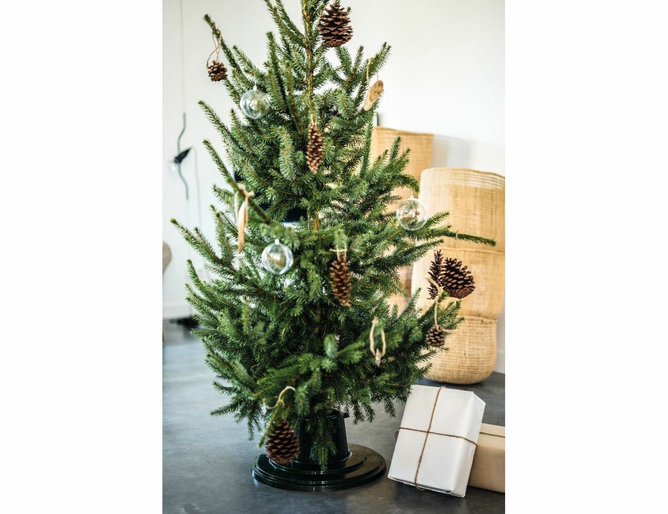 Подставка с резервуаром для воды под ель высотой до 1.8 м и диаметром ствола 3-9 см пластик металл зелёная 39х16 см Tree Nest 117621