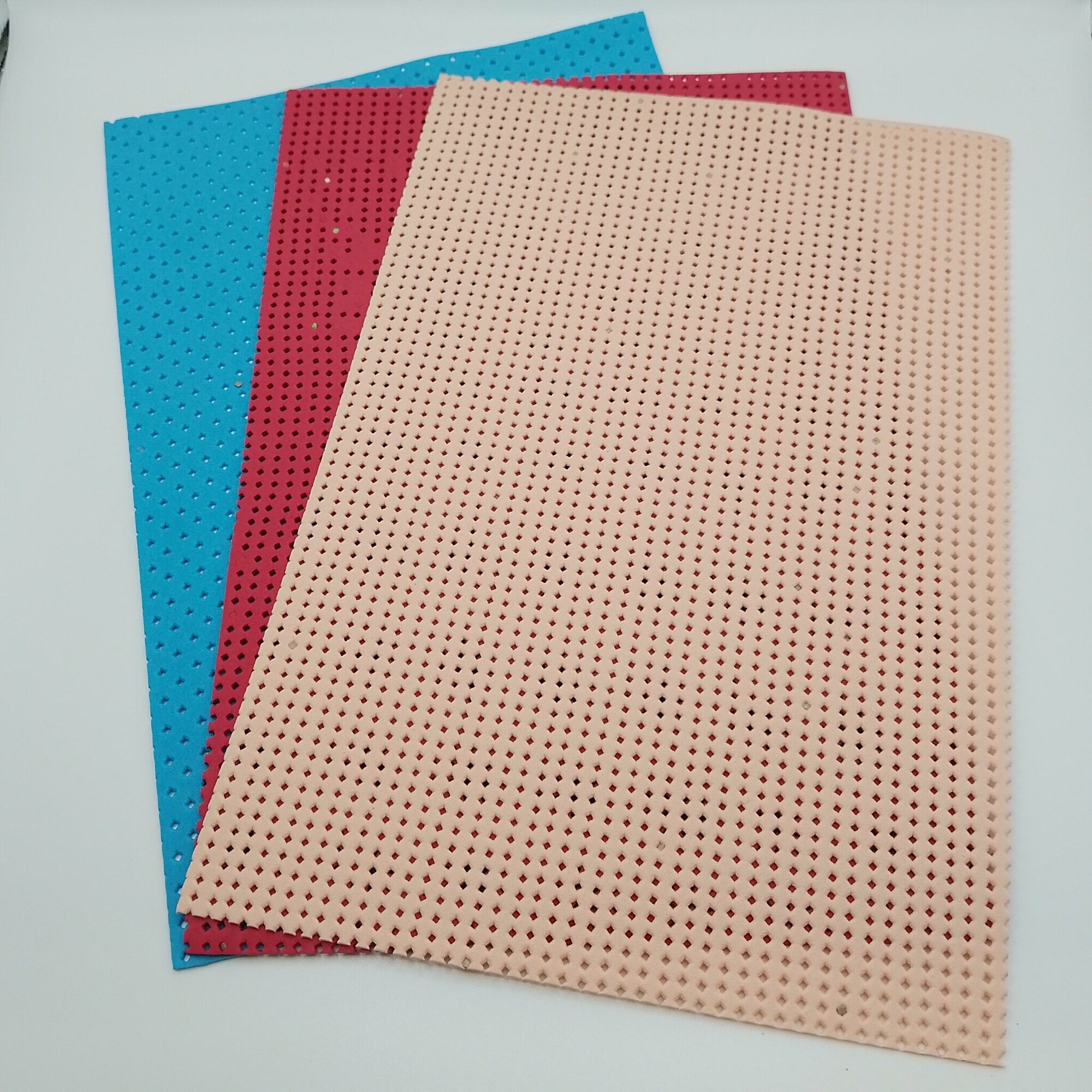 фото Фоамиран декоративный перфорированный 2мм (3шт) 142615-1