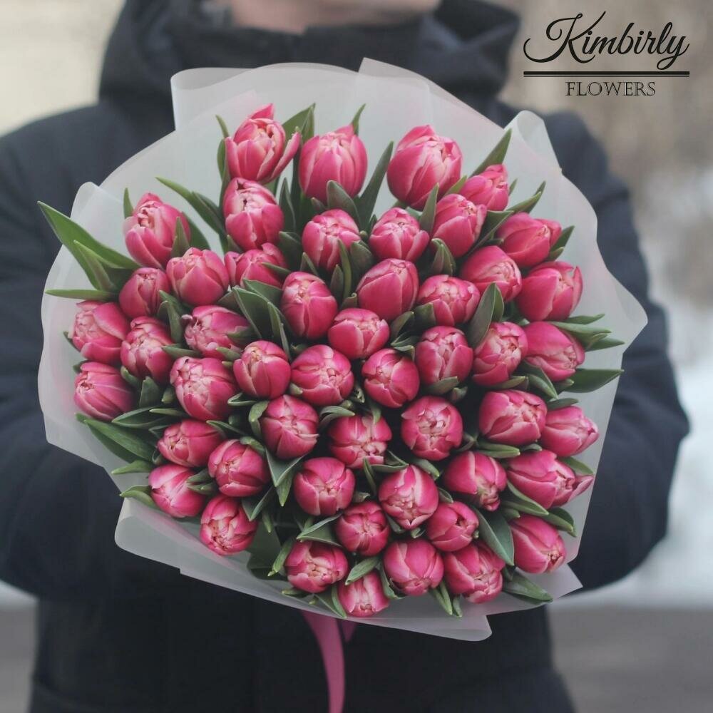 51 пионовидный тюльпан Колумбус в шляпной коробке. Букет 57 Kimbirly Flowers