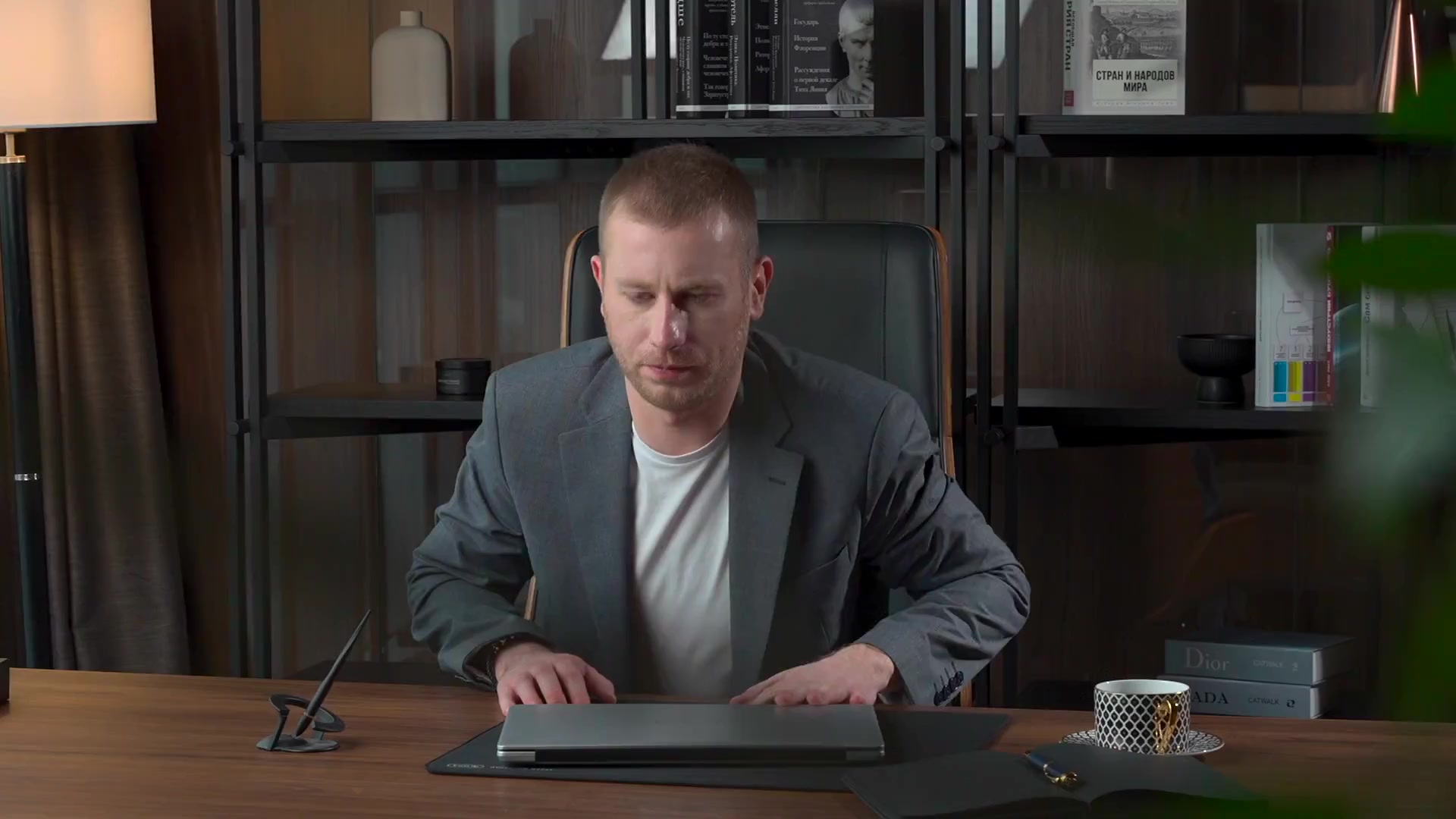 QOPP Ноутбук 15.6"для работы и учебы , Intel Celeron N5095, RAM 16 ГБ, SSD 256ГБ, Intel UHD Graphics, Windows Pro, серый, Русская раскладка — фото 1