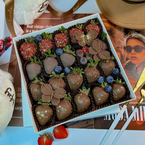 Изображение товара Клубника в шоколаде набор N2000. В наборе 16 - 25 шт. в Бельгийском шоколаде Callebaut.
