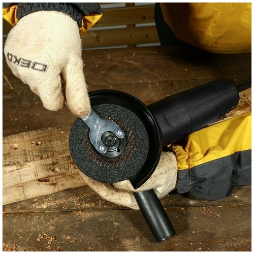 Угловая шлифмашина Deko DKAG700 285800₽