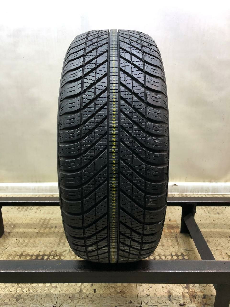 Goodyear Vector 4 Seasons 205/50 R17 БУ Шины Летние