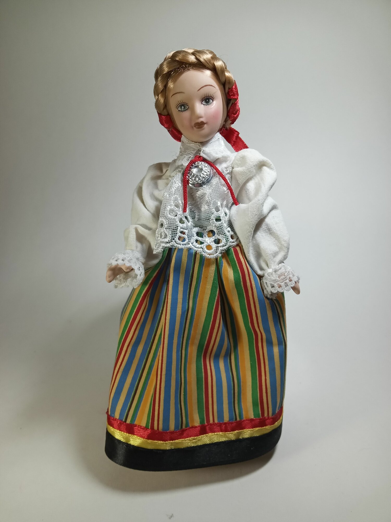 Кукла коллекционная Паула в эстонском девичьем костюме (доработанный костюм)