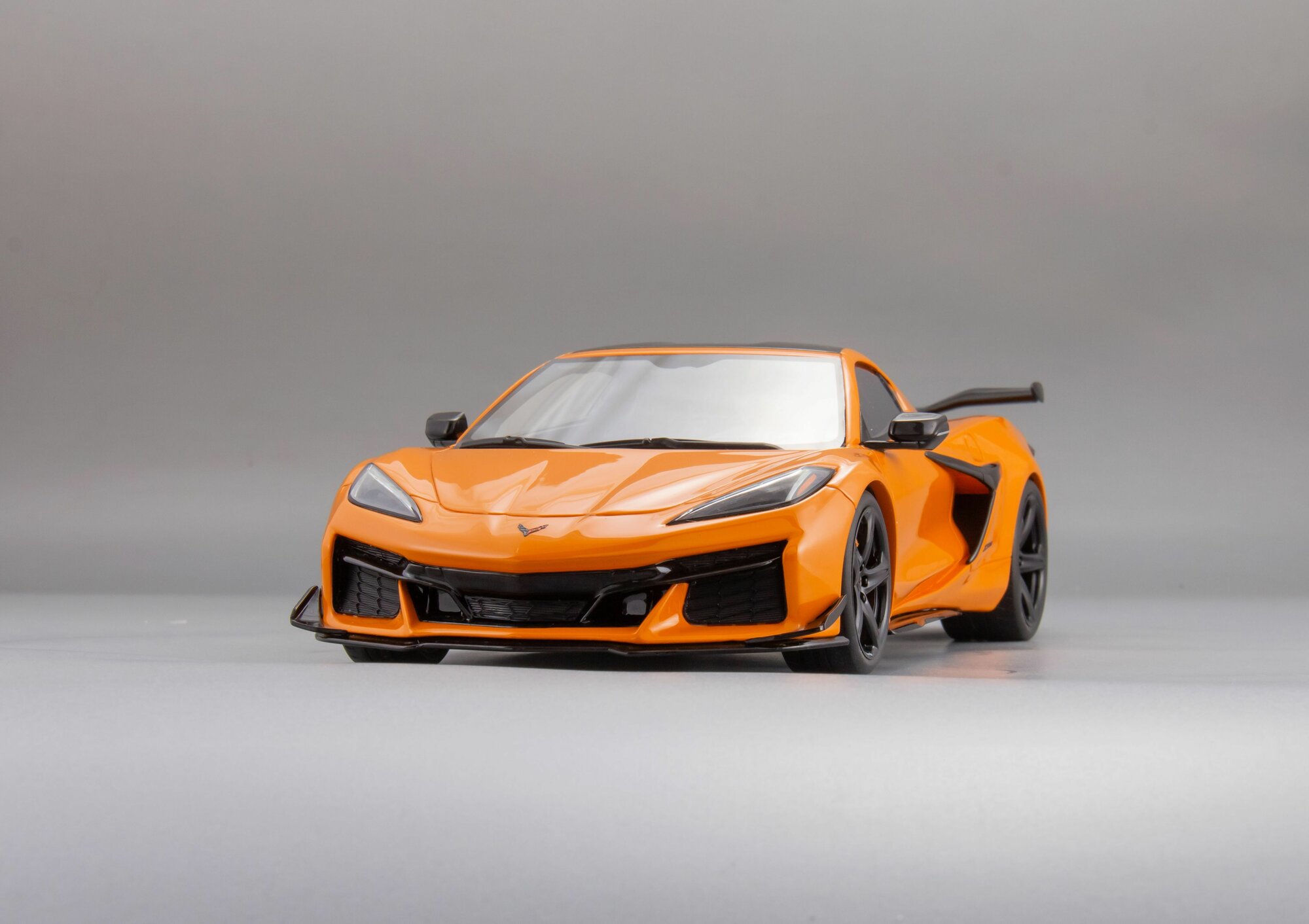 1:18 Chevrolet Corvette C8 Z06 - 2023, Коллекционная масштабная модель от GT Spirit — фото 1