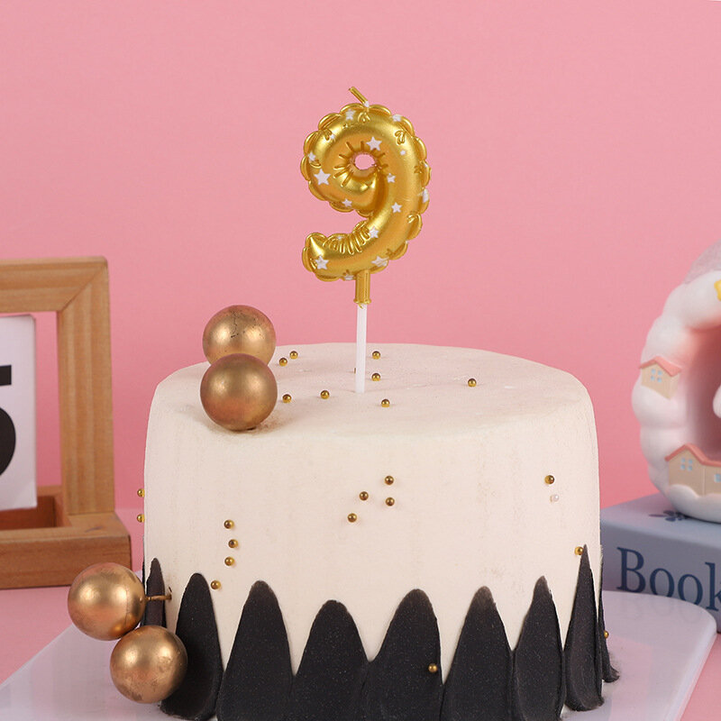 Свечи в форме цифр на день рождения. Каждая цифра имеет индивидуальный дизайн и смотрится на торте ярко и красиво