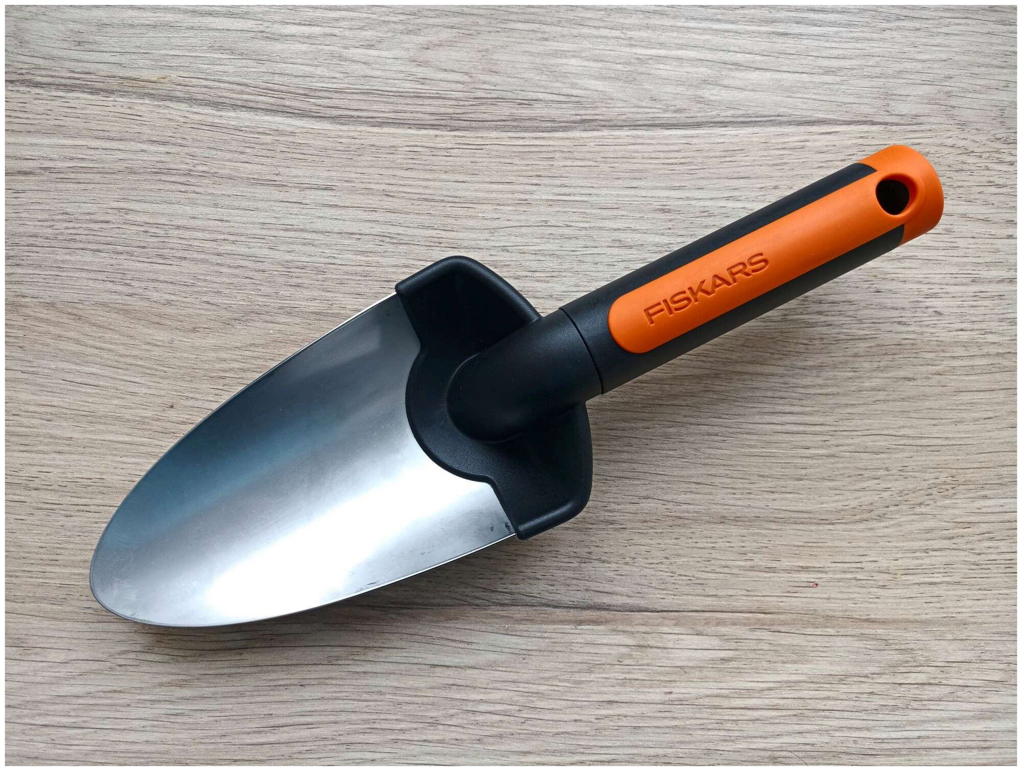 Совок садовый с металлическим лезвием FISKARS (137200/1000726) - фотография № 5