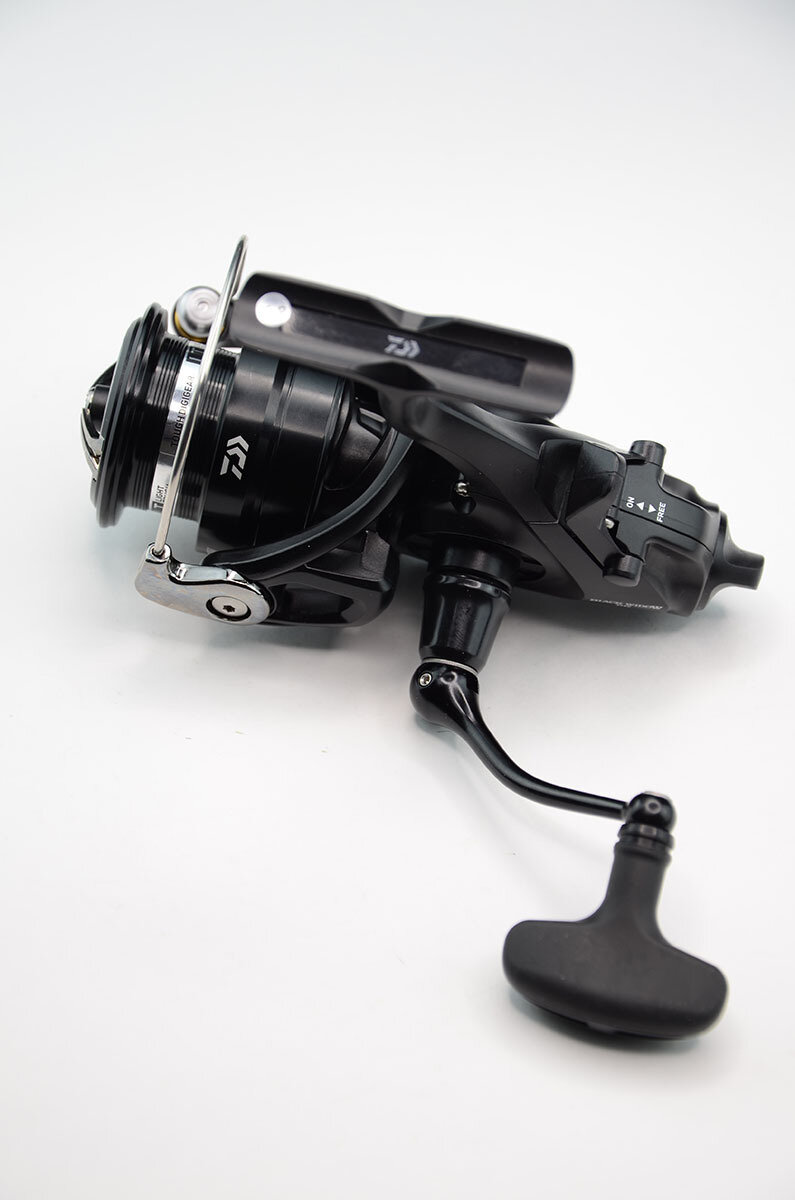 Катушка Daiwa 19 BLACK WIDOW-BR LT 3000, с байтранером